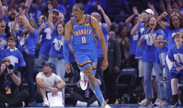NBA官方：杰伦威穿印有不雅语言服装接受采访 罚款2.5万美元